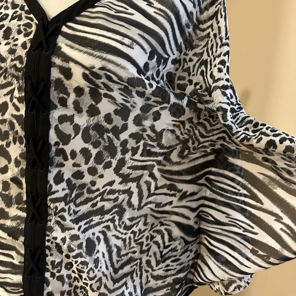 Guess Black White Zebra Print Top - Picture 6 of 8